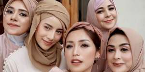 Gaya Jedar dan Seleb Berhijab Modis, Geng Bidadari?