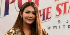 Janda Almarhum Gitaris Seventeen Tabrak Truk