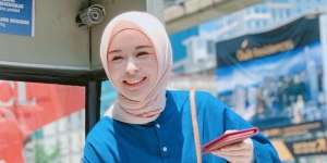 Gaya Hijab Summer Dress Santun ala Ayana Moon