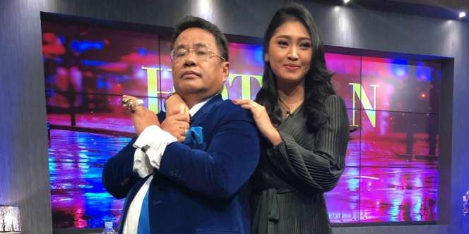 Hotman Paris Pamer Dasi, Harganya Bisa Bikin Tercekik