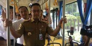 Anie Baswedan Resmi Larang Pembagian Daging Kurban Pakai Plastik