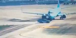 Mobil SUV `Nyelonong` di Landasan Pacu, Pesawat Banting Setir