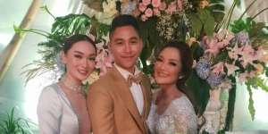 Hadiri Resepsi Nikah Siti Badriah, Zaskia Gotik Ditegur Netizen