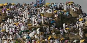 Selain Merah Putih, Kemenag Larang Bendera Lain Berkibar di Arafah