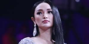 Harga Tas Kecil Zaskia Gotik di Nikahan Siti Badriah Bikin Tangan 'Auto Pegal'