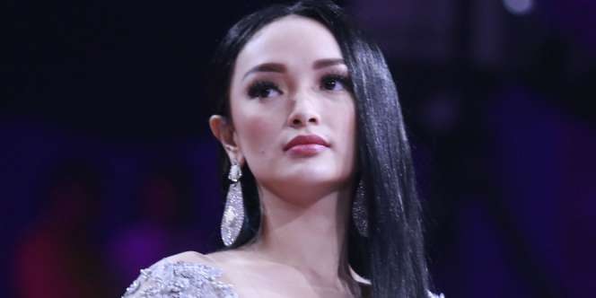 Harga Tas Kecil Zaskia Gotik di Nikahan Siti Badriah Bikin Tangan 'Auto Pegal'