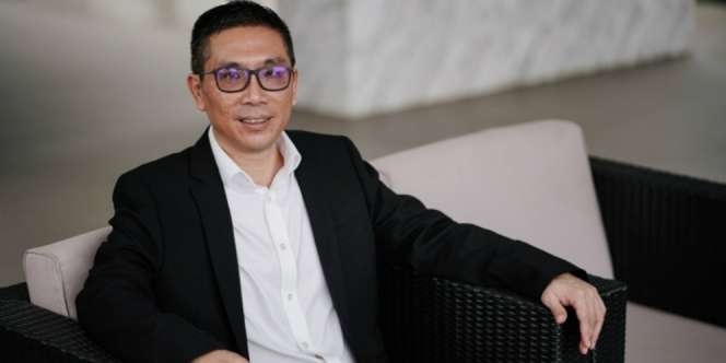Dicampakkan Karena Profesi Tukang Sapu, Kini Hidup Mewah Sebagai Miliarder