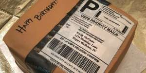 Istri Pecandu Belanja Online Dapat Paket dari Suami, Isinya...