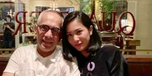 Beda Usia dengan Suami Dicibir, Bunga Zainal Ngamuk