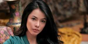 Pesona Elvia Cerolline, Kekasih Billy Syahputra