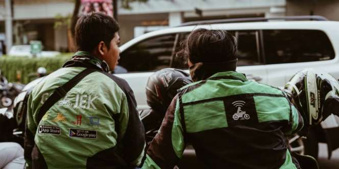 Ojek Online Jadi Moda Transportasi Favorit Publik, Pilih Gojek atau Grab?