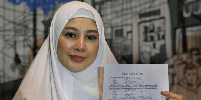 Vivi Paris Memaksa Diceraikan Sandy Tumiwa