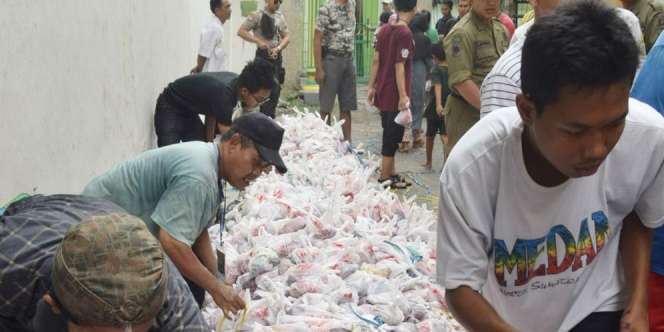 Jangan Bungkus Daging Kurban Pakai Plastik