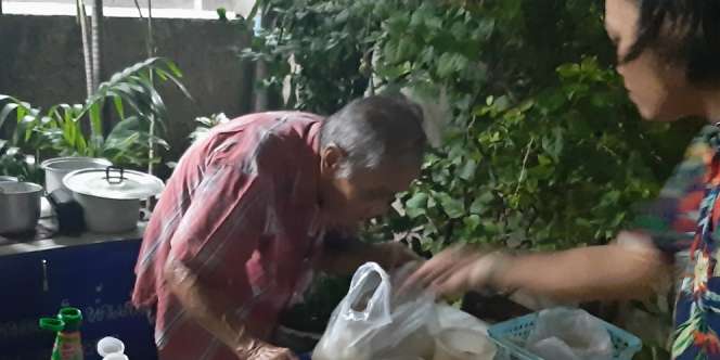 Cuma Seorang Pembeli, Kisah Kakek Penjual Bubur Bikin Pilu