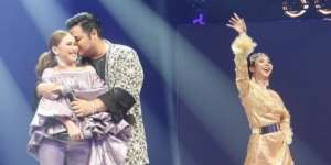 Heboh Ivan Gunawan Cium Pipi Ayu Ting Ting di Depan Umum