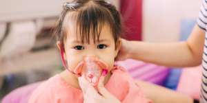 5 Cara Mengatasi Sesak Napas pada Anak