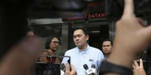 Farhat Abbas Sindir Orang Kehilangan Ponsel dengan UU Pornografi