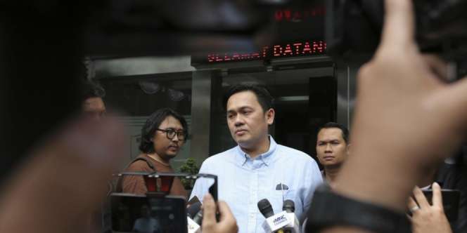 Farhat Abbas Sindir Orang Kehilangan Ponsel dengan UU Pornografi