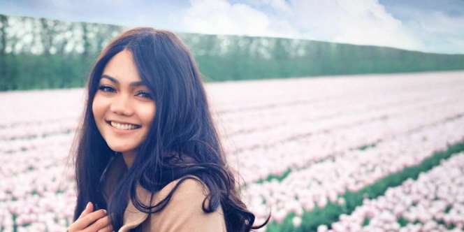Pamer Foto Bareng Ibunda, Rina Nose Diledek Netizen