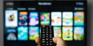 Pilihan Smart TV 65 Inci Harga Terjangkau