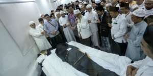 Foto Persiapan Pemakaman Mbah Moen di Mekah