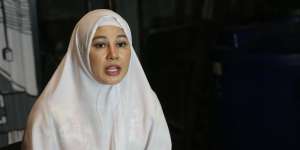 Vivi Paris Kecewa karena Sandy Tumiwa Sebar Fotonya Tanpa Hijab