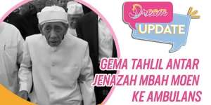 Gema Tahlil Antar Jenazah Mbah Moen ke Ambulans