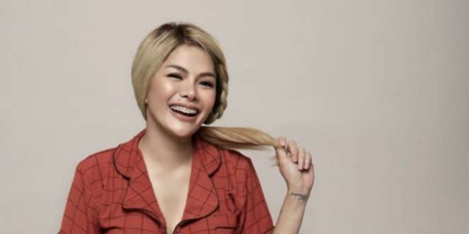 Nikita Mirzani Perlihatkan Wajah Anak Ketiganya