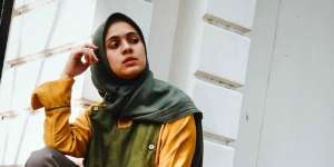 Inspirasi Gaya Hijab Mom Kece ala Nycta Gina