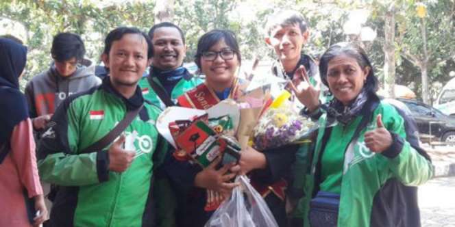 Kisah Pengemudi Ojol Lulus Cumlaude dari Undip