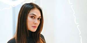 Gaya Mewah Juragan Lipstik Luna Maya, Harga Sepatu Bikin Pegal