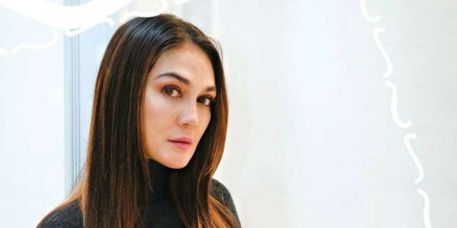 Gaya Mewah Juragan Lipstik Luna Maya, Harga Sepatu Bikin Pegal