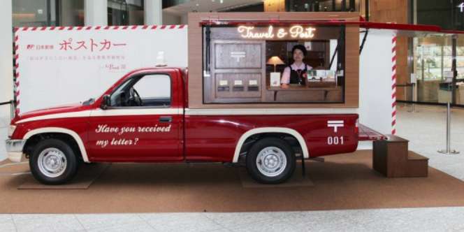 Diajak Nostalgia, Toyota Hilux Disulap Jadi Kantor Pos Berjalan