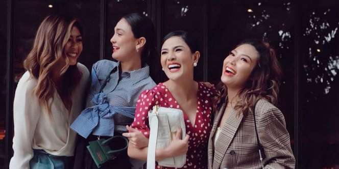 Luna Maya Tertawa Lepas, Nama Syahrini Disebut-sebut