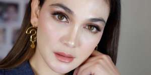 Luna Maya Rilis Brand Kosmetik, Intip Produknya Yuk!