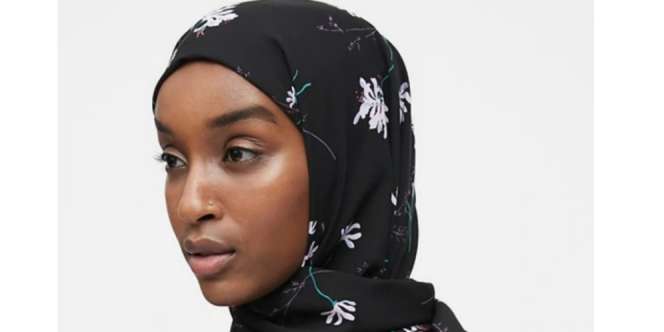 Banana Republic Jualan Hijab, Tapi Iklannya Tuai Kritik, Kenapa?