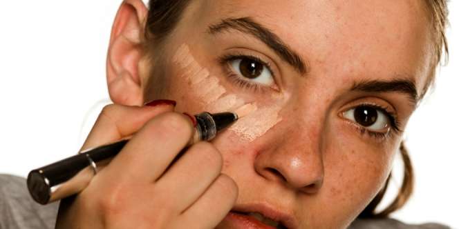 5 Tips Menutupi Lingkaran Hitam di Bawah Mata