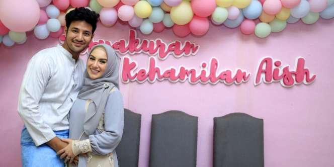 Tampil Modis, Maternity Shot Irish Bella Banjir Pujian