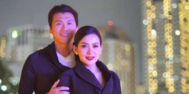 Intip Gaya Syahrini Pakai Outfit Puluhan Juta, Sedang Hamil?