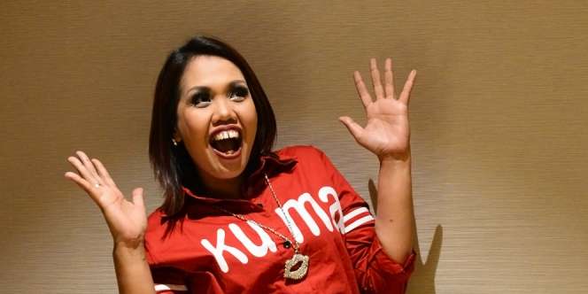 Elly Sugigi Pamer Pria Bule Tampan, `Ngomporin` Mantan?