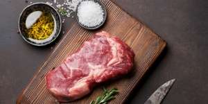 8 Cara Hilangkan Bau 'Prengus' pada Daging Kambing