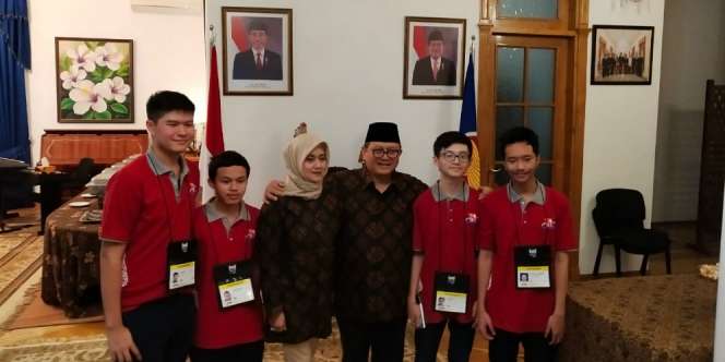 Siswa Indonesia Raih Emas di Olimpiade Informatika Dunia