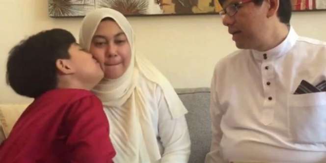 Kala Ayah Cemburu Saat Anak Cium Ibunya, Bikin Gemez!