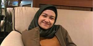 Cantiknya Karen, Istri Dede Sunandar Ketika Berhijab