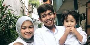Potret Cantik Karen Hertatum, Istri Dede Sunandar