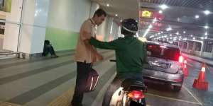 Tangis Kakek di Terminal, Sempat Terlantar Ditolong Tiga Pemuda
