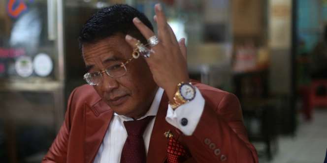 Foto Bareng, Anak Donald Trump Lirik Cincin Hotman Paris