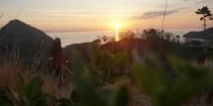 Menikmati Senja di Bukit Sylvia