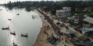 Membangun Benteng Alam Penahan Tsunami
