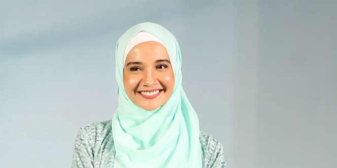 Zaskia Sungkar Tampil Modis dengan Gaya Hijab Kasual-Feminin